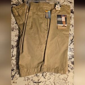 NWT Croft & Barrow Easy Flex Double Pleat Khaki Men’s Shorts Size 42
